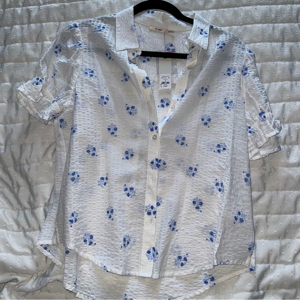 Women’s button down 🌟